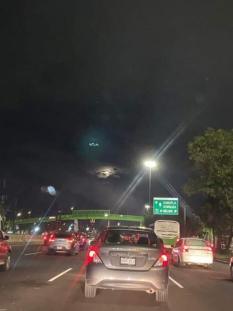 El presunto OVNI causó furor en internet. Foto: Twitter
