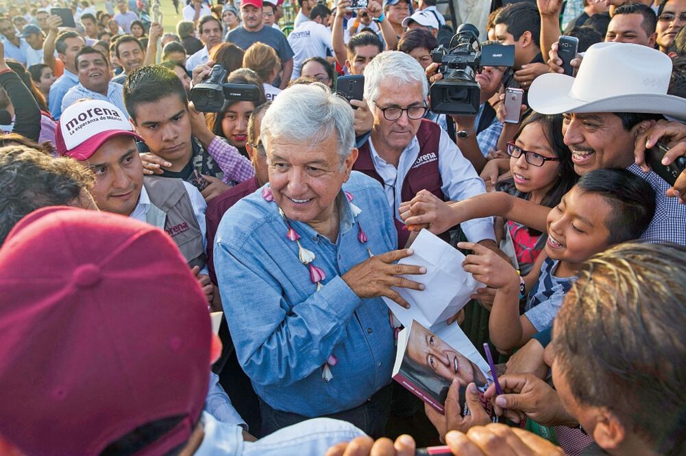 En territorio poblano, Andrés Manuel López Obrador criticó las obras realizadas durante la gestión del ex gobernador Rafael Moreno Valle, por su “alto costo” y vínculo con transnacionales. Foto: CHRISTOPHER ROGEL BLANQUET. EL UNIVERSAL