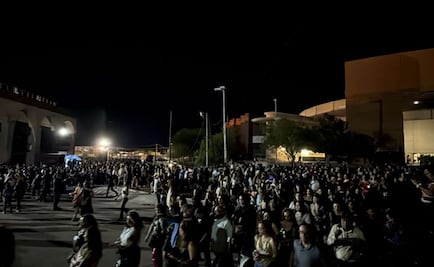 Fans resisten fuerte lluvia para ver a Shakira en Sonora; desde temprano hacen filas fuera de la entrada del evento