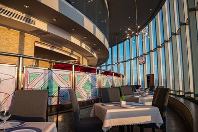 ¿Cuánto cuesta comer en el restaurante giratorio Bellini?