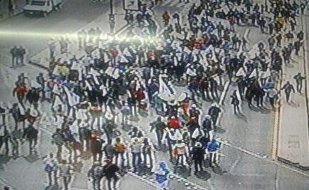 Campesinos colapsan Reforma en su paso al Monumento a la Revolución