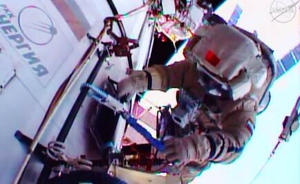 Cosmonautas concluyen caminata espacial sin problemas