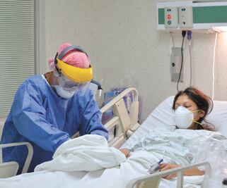 Equiparan estrés por combate a Covid con traumas violentos