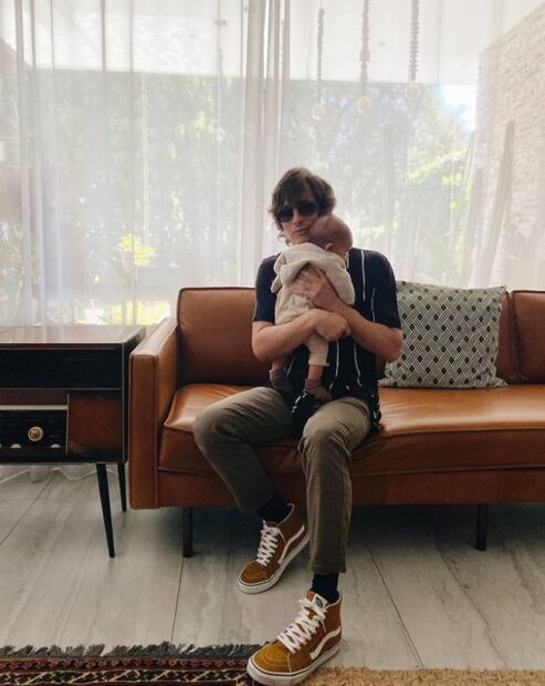 Siddhartha enternece a fans con foto cargando a su hijo Mar