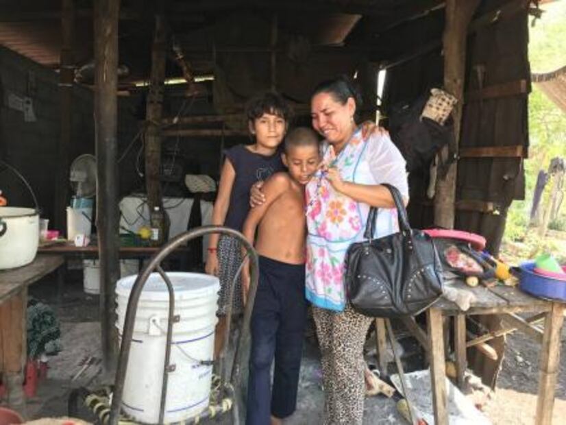 Maestra de Tierra Caliente mantiene vocación pese a violencia y pobreza