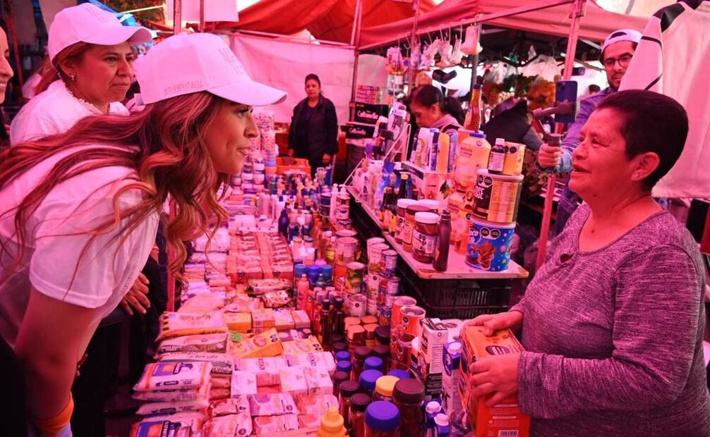 La diputada federal María Teresa Ealy visitó este domingo el tianguis del “Sagrado Corazón” en la alcaldía de Miguel Hidalgo. Foto: Especial