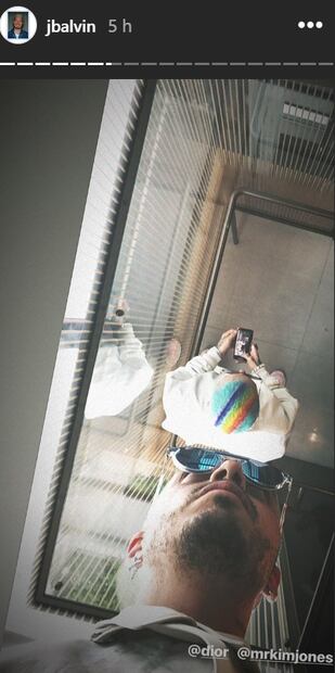 J Balvin se pinta el pelo de arcoíris por motivo del orgullo LGBTQ+