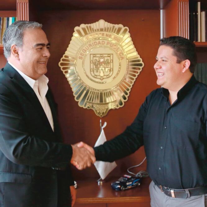 El titular de la SSP capitalina, Raymundo Collins, se reunió de manera privada con Octavio Rivero, alcalde de Milpa Alta. Foto: ESPECIAL