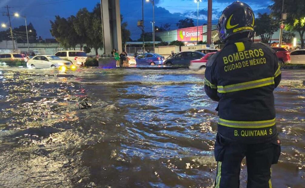 Bomberos ya se encuentran en áreas afectadas por inundaciones en Iztapalapa (14/09/2025). Foto: Especial