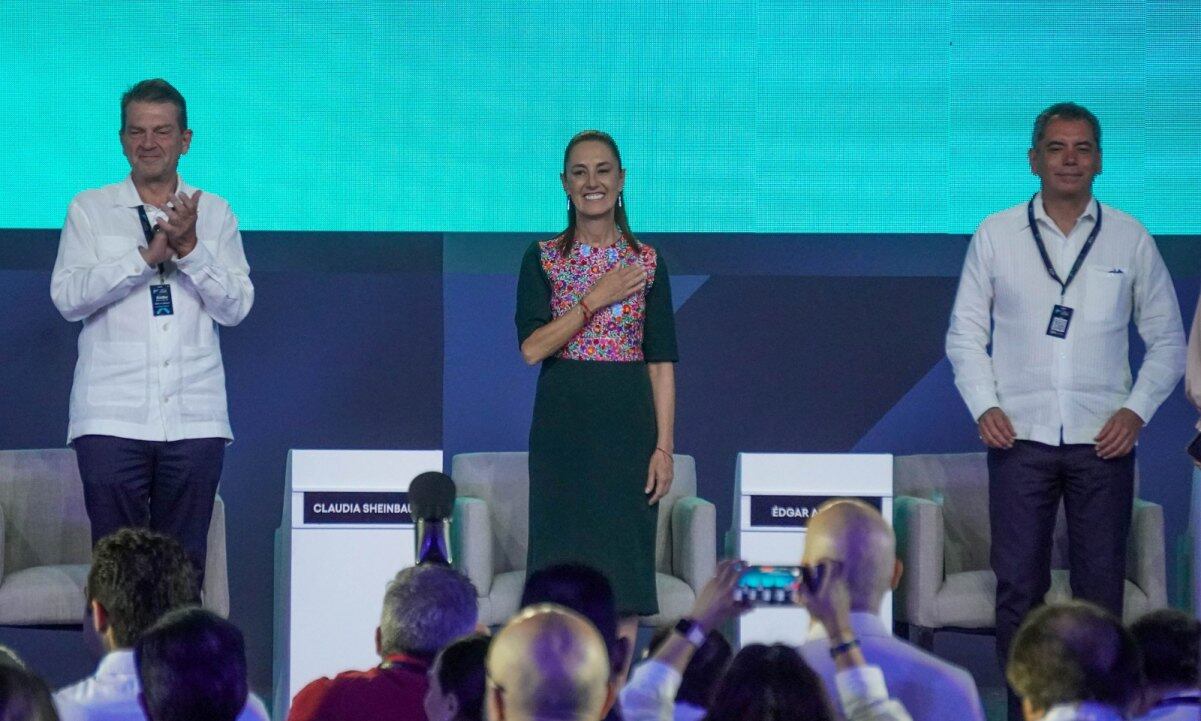 Presidenta de México, Édgar Amador Zamora, secretario de Hacienda y Crédito Público (SHCP), durante la clausura de la 89 Convención Bancaria convocada por la Asociación de Bancos de México. FOTO: ELIZABETH RUIZ/CUARTOSCURO.COM