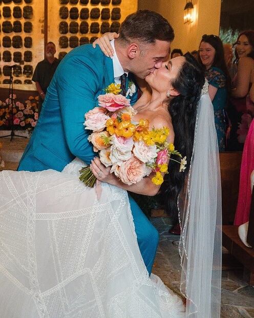 El vestido de novia de Martha Higareda es de la firma Maria Farbinni. Foto: Instagram @marthahigareda