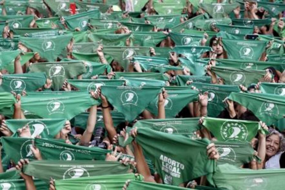 Pañuelos verdes, celestes, naranjas y rojos, ¿qué significa cada uno en el debate sobre el aborto?