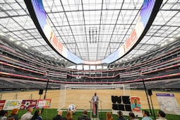 SoFi Stadium cambia por completo para el Mundial: desmontan asientos “como LEGO”