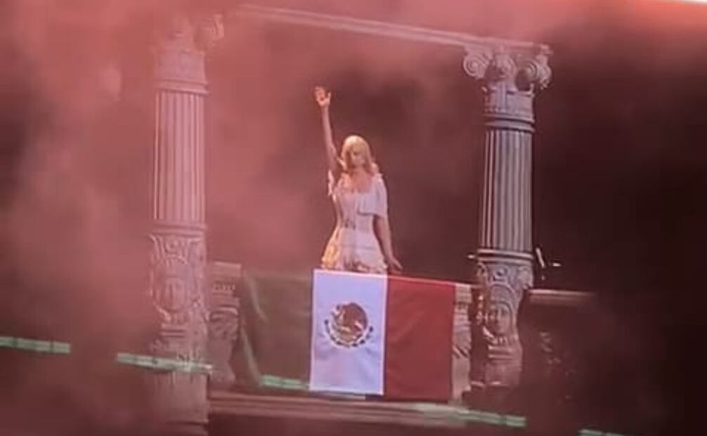 Lady Gaga incendia el estadio GNP vestida de rojo sangre; "te amo, México", exclama. Tomada de video