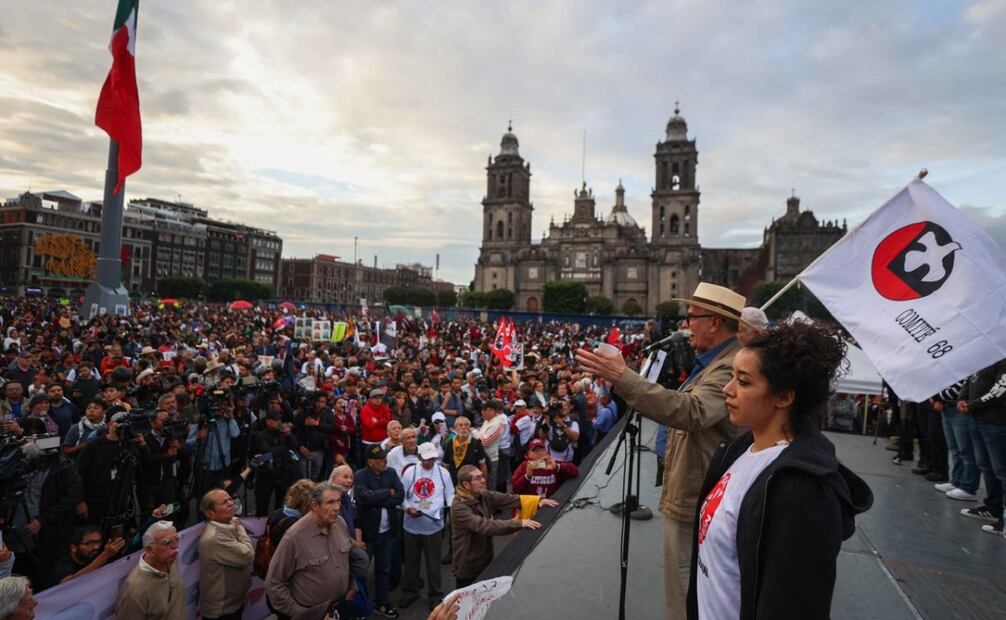 Comité del 68 durante el mitin en la plancha del zócalo. Foto: Diego Simón Sánchez/EL UNIVERSAL