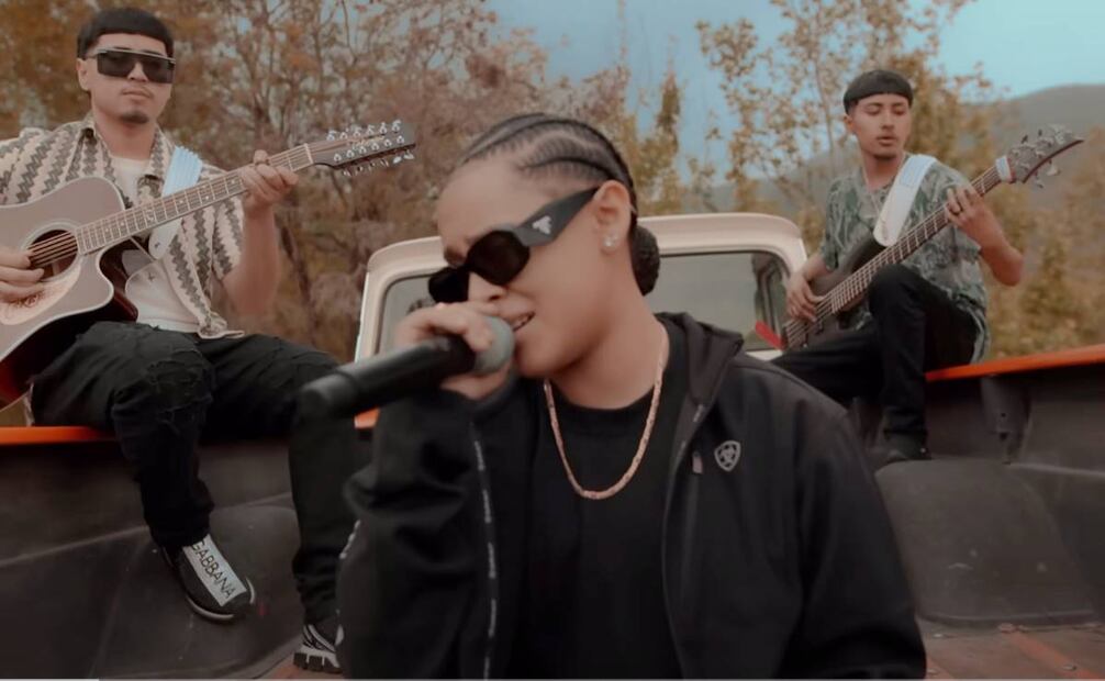 Yahritza y su esencia han triunfado con el tema "Frágil" junto al grupo Frontera.