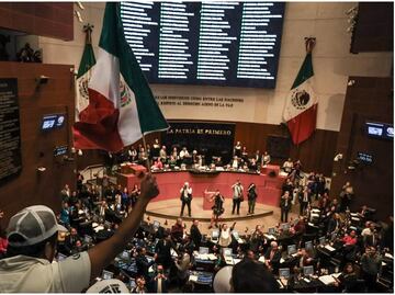 Reforma judicial: "¡Traidores, traidores!", manifestantes ingresan al Senado e irrumpen sesión; decretan receso indefinido