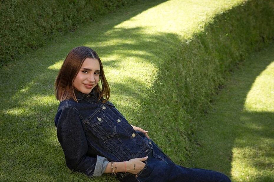El total denim es uno de los favoritos de Domelipa. Foto: Especial