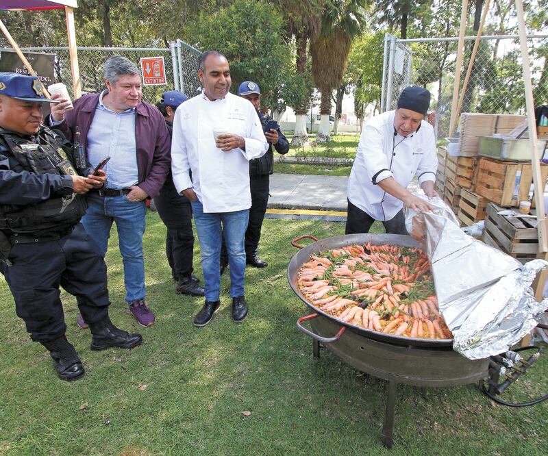 A un costado de la Administración General de la Central de Abasto se instalaron 27 estands con diferentes propuestas gastronómicas, que incluyen la comida tradicional, venta de frutas y verduras, entre otros. Foto/CARLOS MEJÍA. EL UNIVERSAL