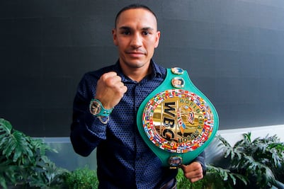 ‘Gallo’ Estrada peleó lesionado y así venció a Rungvisai