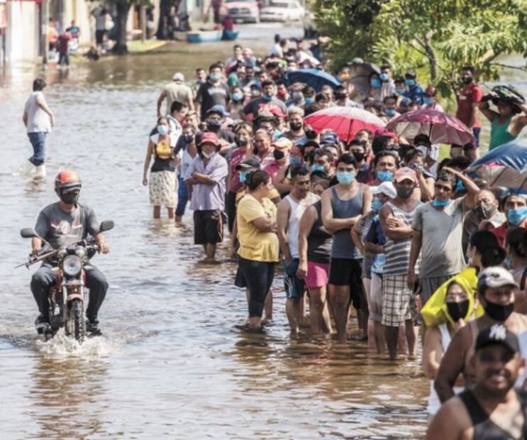 Vecinos, los que apoyan en Tabasco hasta con tortas de carnitas