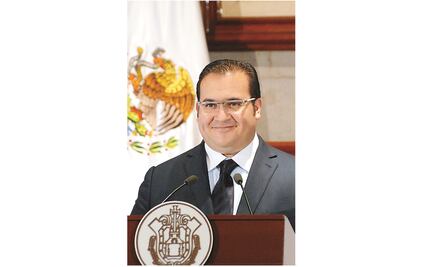 Balconean a Yunes y a Duarte