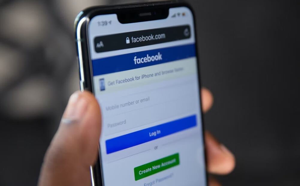 Facebook castigará a quienes roban contenido de otros. Imagen: Unsplash