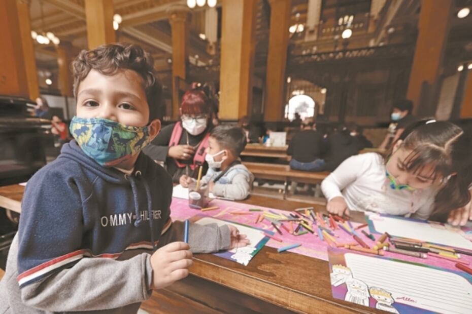 Niños envían por correo sus deseos a los Reyes