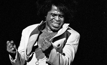 Humphrey Bogart y James Brown, en un día como hoy