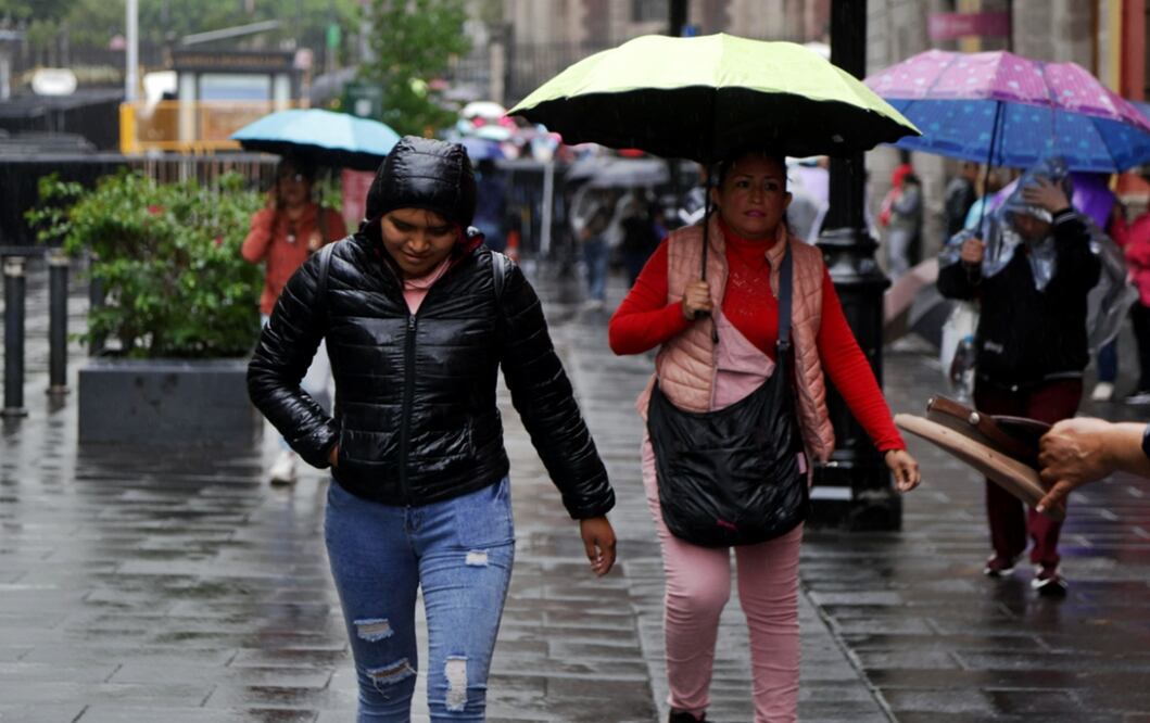 Lluvias se registran en el Centro Histórico de la Ciudad de México, el martes 24 de junio de 2025. Foto: Carlos Mejía/EL UNIVERSAL