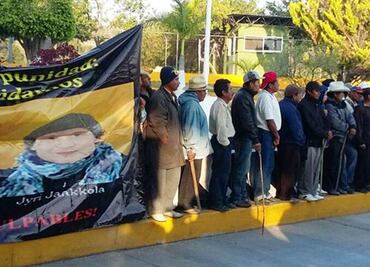 Manifestantes toman caseta de peaje en Oaxaca