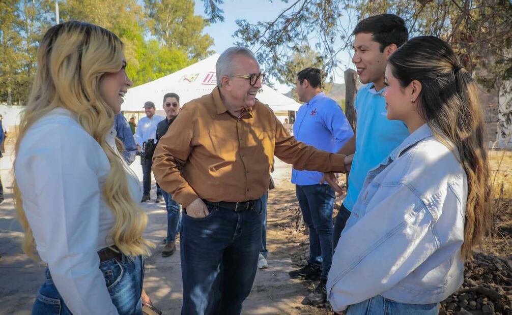 Rubén Rocha Moya, gobernador de Sinaloa, visitó la comunidad de Surutato, en lo más alto de la sierra de Badiraguato. Foto: Especial