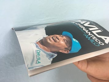 Edil de Tuxtepec distribuye revista en la que detalla sus logros como político