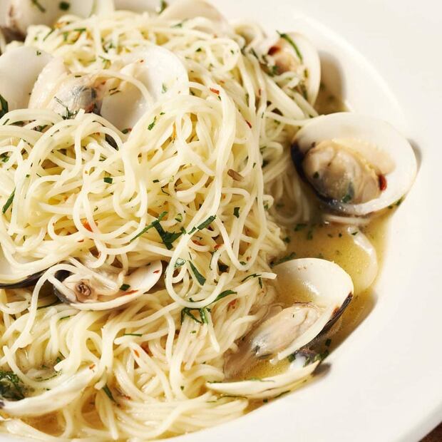 Pasta con almejas. Foto: Contramar / IG.