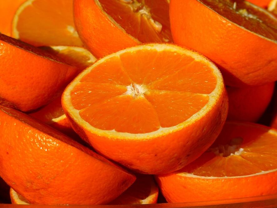 Los ácidos de los cítricos pueden ser agresivos como primer alimento. (Fotos: Pixabay)