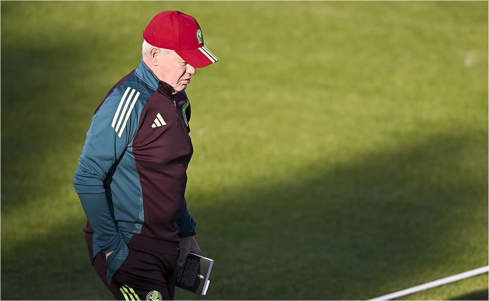 Javier Aguirre en la última práctica de México, antes de medirse a Canadá. FOTO: IMAGO7