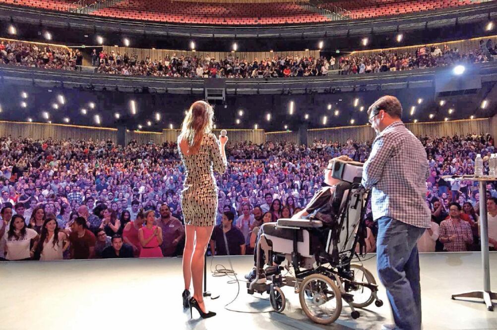La standupera Sofía Niño de Rivera ofreció el sábado un show en honor a Luis Fernando y su familia (FOTO: TOMADA DE FACEBOOK)