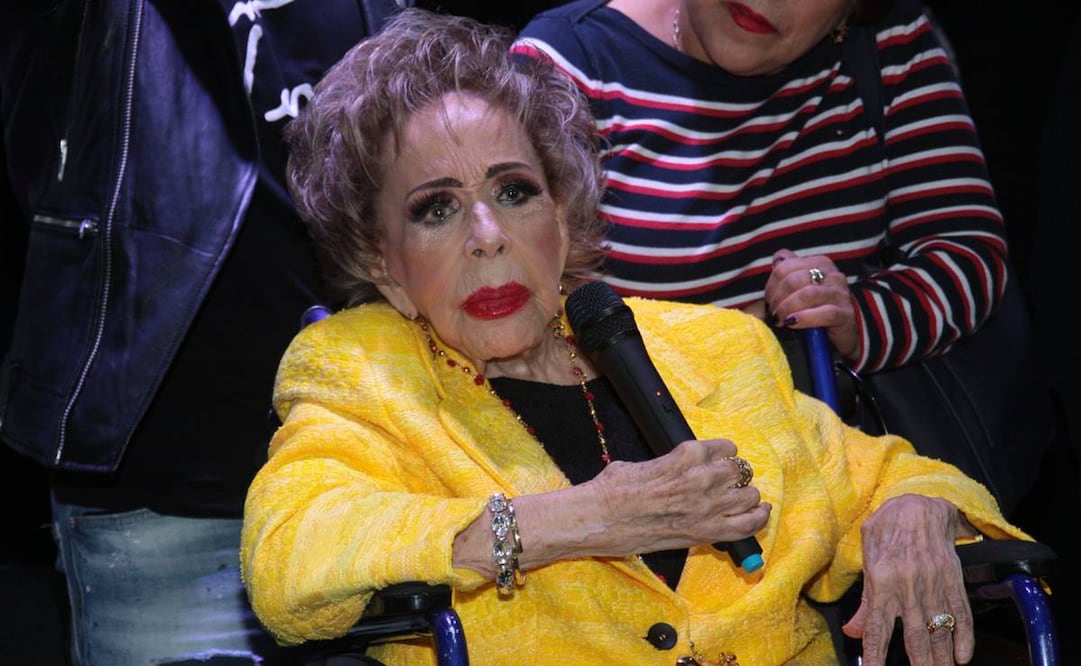 La actriz Silvia Pinal, encabezó en enero el corte el listón inaugural del nuevo teatro Versalles. Foto: Clasos.