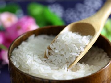 Para qué sirve lavarte la cara con agua de arroz como las japonesas