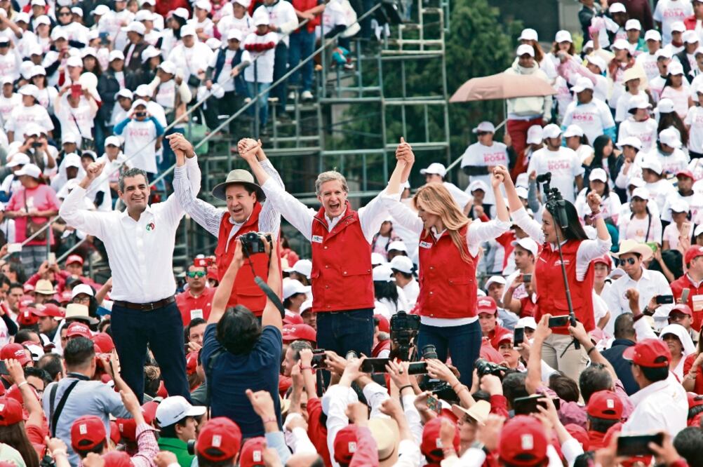 Alrededor de 25 mil personas se reunieron en la Plaza de Los Mártires, en Toluca, para participar en el cierre de campaña de Alfredo del Mazo, abanderado de la coalición PRI-PVEM-Nueva Alianza-PES (JORGE ALVARADO. EL UNIVERSAL).
