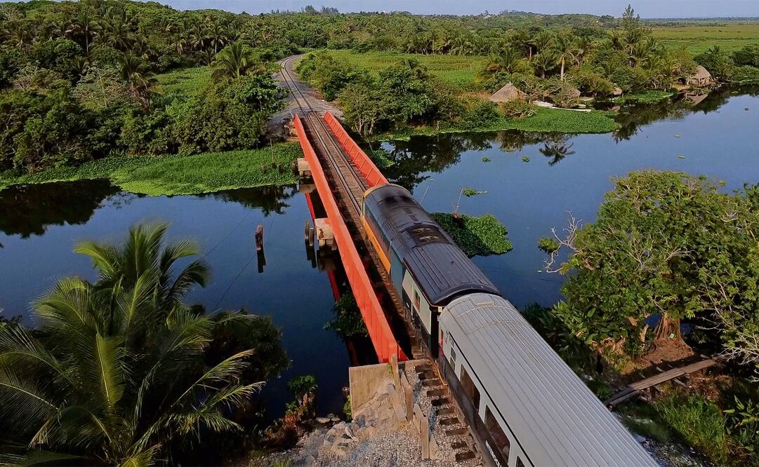El primer paso de este megaproyecto fue rehabilitar el ferrocarril que une los puertos de Salina Cruz en Oaxaca y Coatzacoalcos en Veracruz. Foto: Valente Rosas y Diego Prado / EL UNIVERSAL