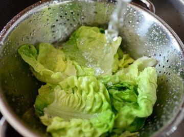 5 alimentos que no debes lavar antes de comerlos