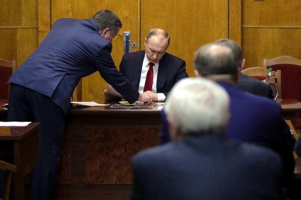 El presidente Vladimir Putin en reunión de emergencia de los servicios de seguridad rusos. (AP)