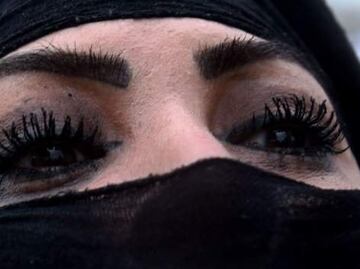 Afganistán: los primeros cambios para las mujeres en Kabul tras el control talibán