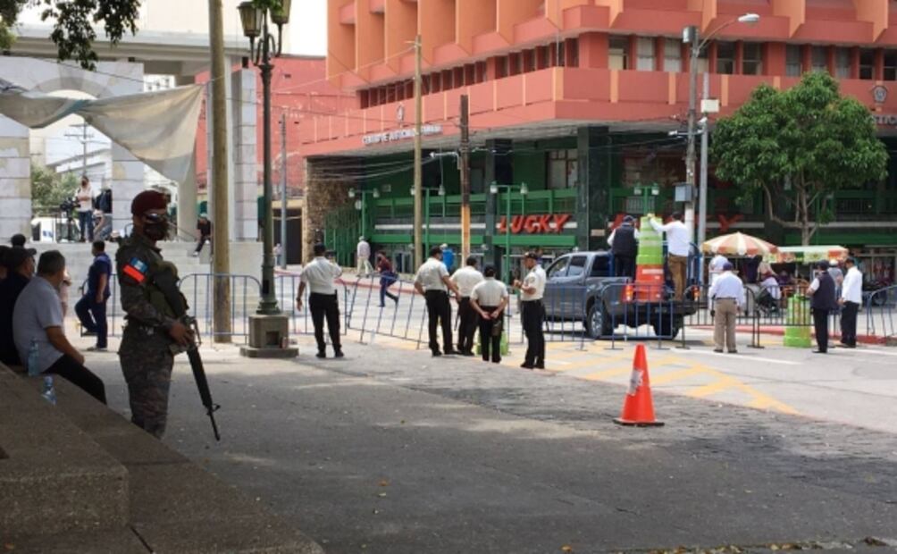 Con discreta seguridad, Palacio Nacional de Guatemala alista recepción de AMLO