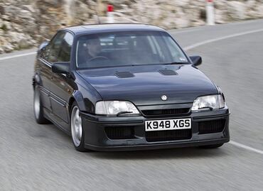 Vauxhall Lotus Carlton, odiado por la policía y el gobierno británicos