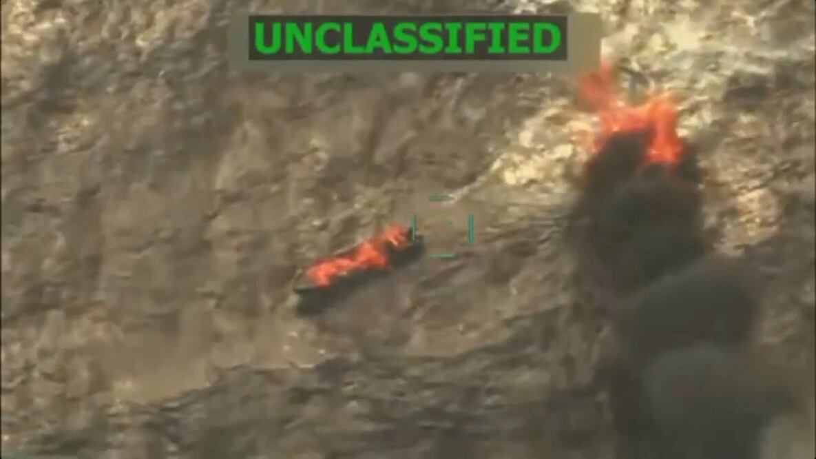 Captura de video tomado de la red social Truth Social de la cuenta @realDonaldTrump del presidente de Estados Unidos, Donald Trump, que muestra una embarcación en llamas luego de ser atacada en el mar Caribe. FOTO: EFE