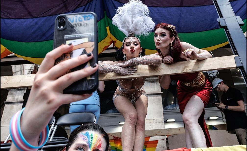 Asistentes a la Marcha del Orgullo LGBTQI+ en París, también conocida como Marche des Fiertes, el 28 de junio de 2025. Foto: EFE