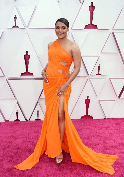 Los peores looks de la alfombra roja de los Oscar 2021