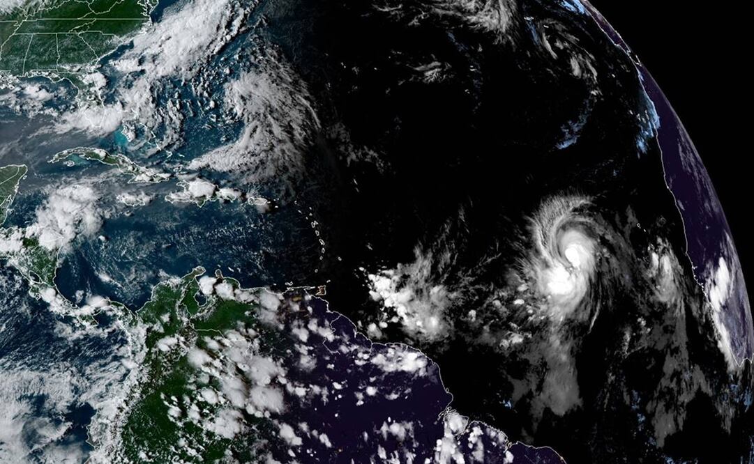 Los meteorólogos pronostican que “Larry” permanezca con la fuerza de un huracán mayor durante la primera parte de la próxima semana. Foto: EFE